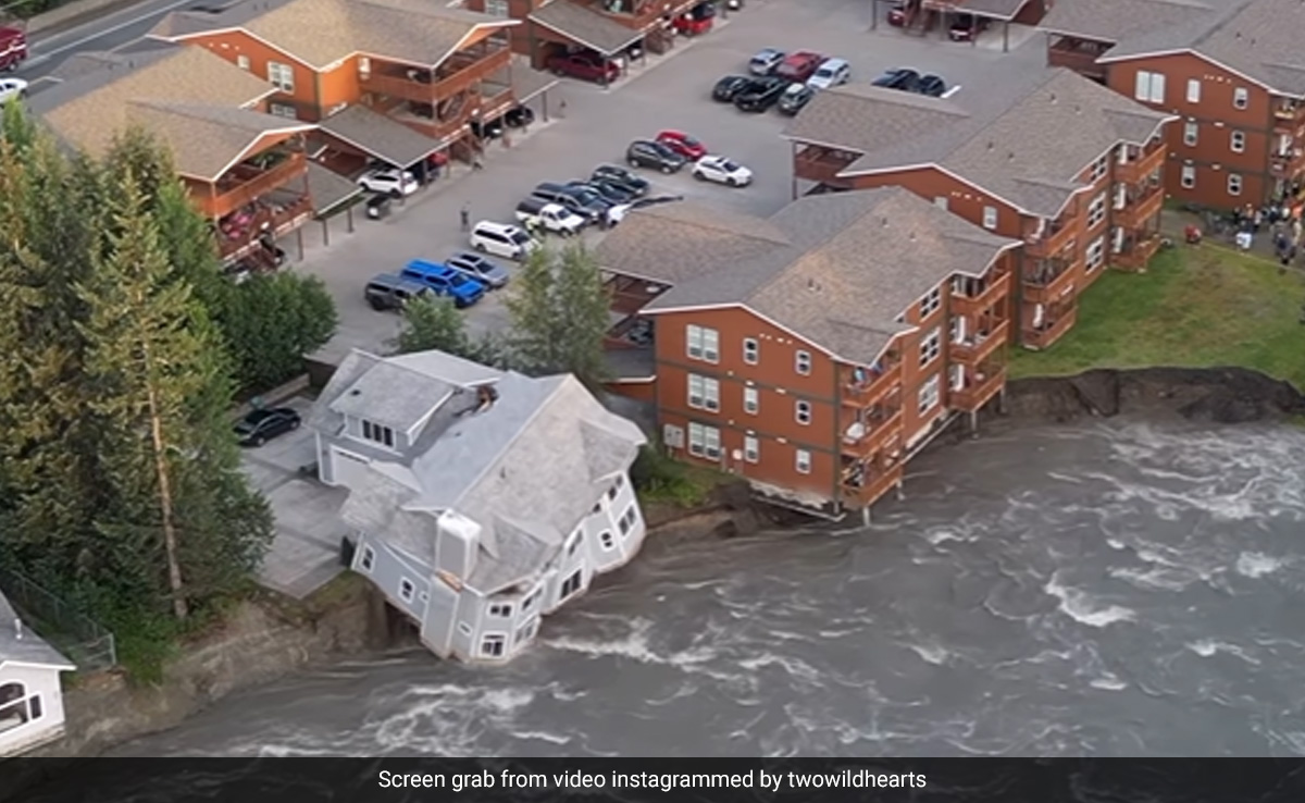 Video: Two-Storey House Collapses Into Flooded Alaska River