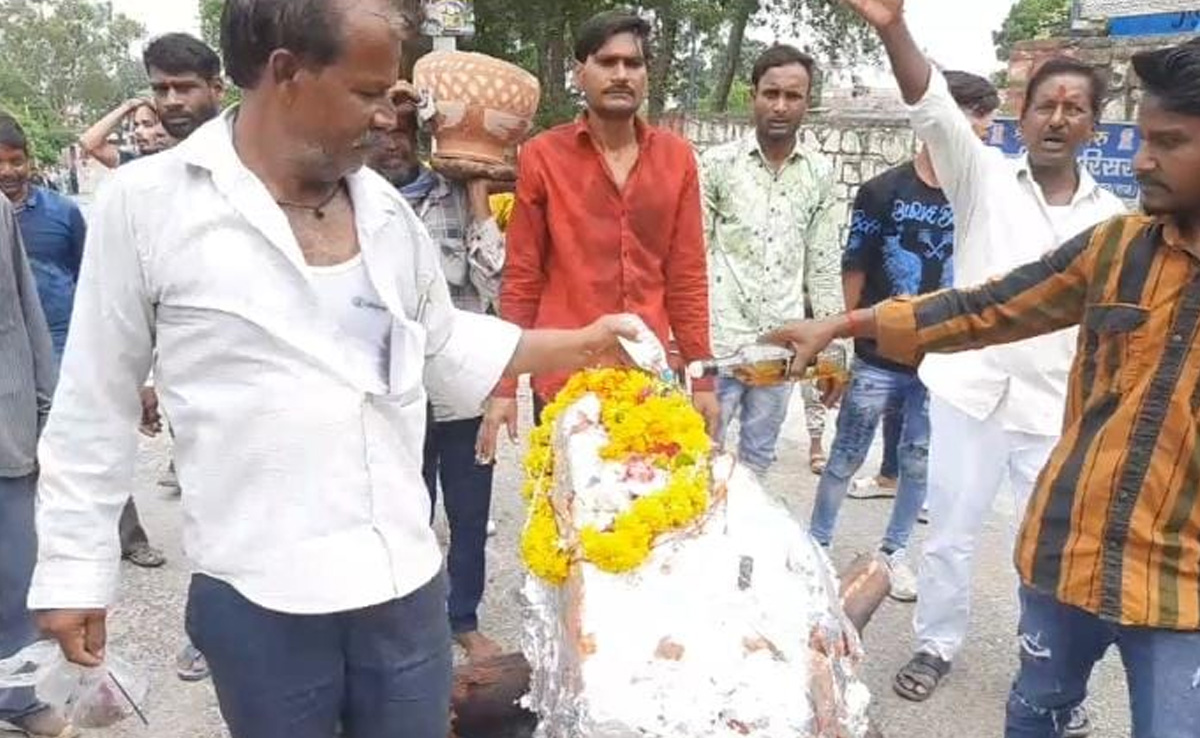 बारिश के लिए टोने-टोटके, लोकदेवता को 'सिगरेट' के साथ चढ़ाई 'शराब की धार'