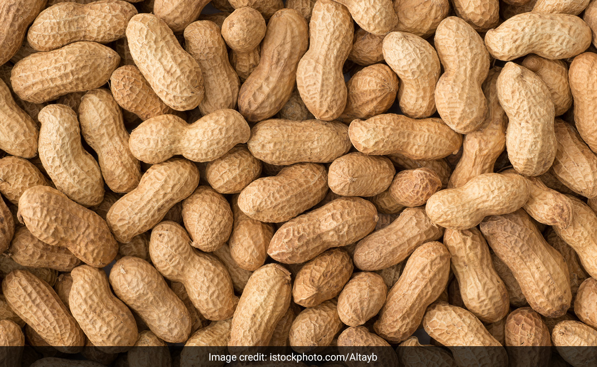 फ्लाइट में सफर के दौरान महिला ने एकसाथ खरीद लिए मूंगफली के सारे पैकेट, वजह ने सबको किया हैरान