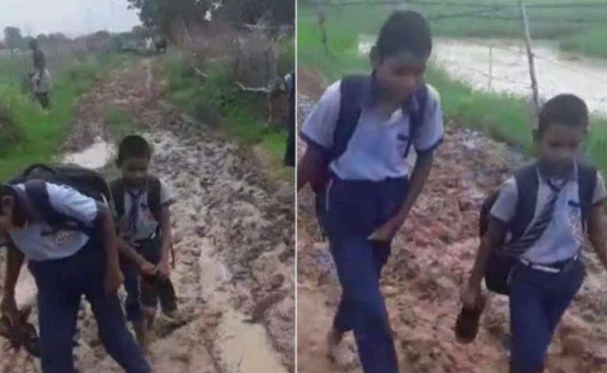 सिंगरौली: कंधे पर बैग, हाथों में जूते-चप्पल लेकर कीचड़ भरे रास्ते से स्कूल जाते हैं बच्चे