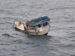 महाराष्ट्र में समुद्र के पास दिखी यमन की नाव, नहीं मिली कोई संदिग्ध चीज महाराष्ट्र में समुद्र के पास दिखी यमन की नाव, नहीं मिली कोई संदिग्ध चीज