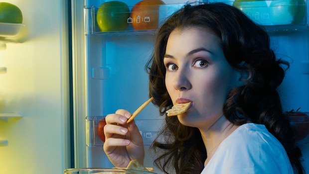 Expert Reveals Best Snack For Late-Night Cravings - Especially If You're Diabetic