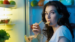 3 Questions To Ask Before You Eat: Nutritionist Shares Tips To Prevent Overeating