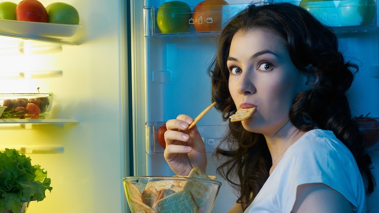 3 Questions To Ask Before You Eat: Nutritionist Shares Tips To Prevent Overeating