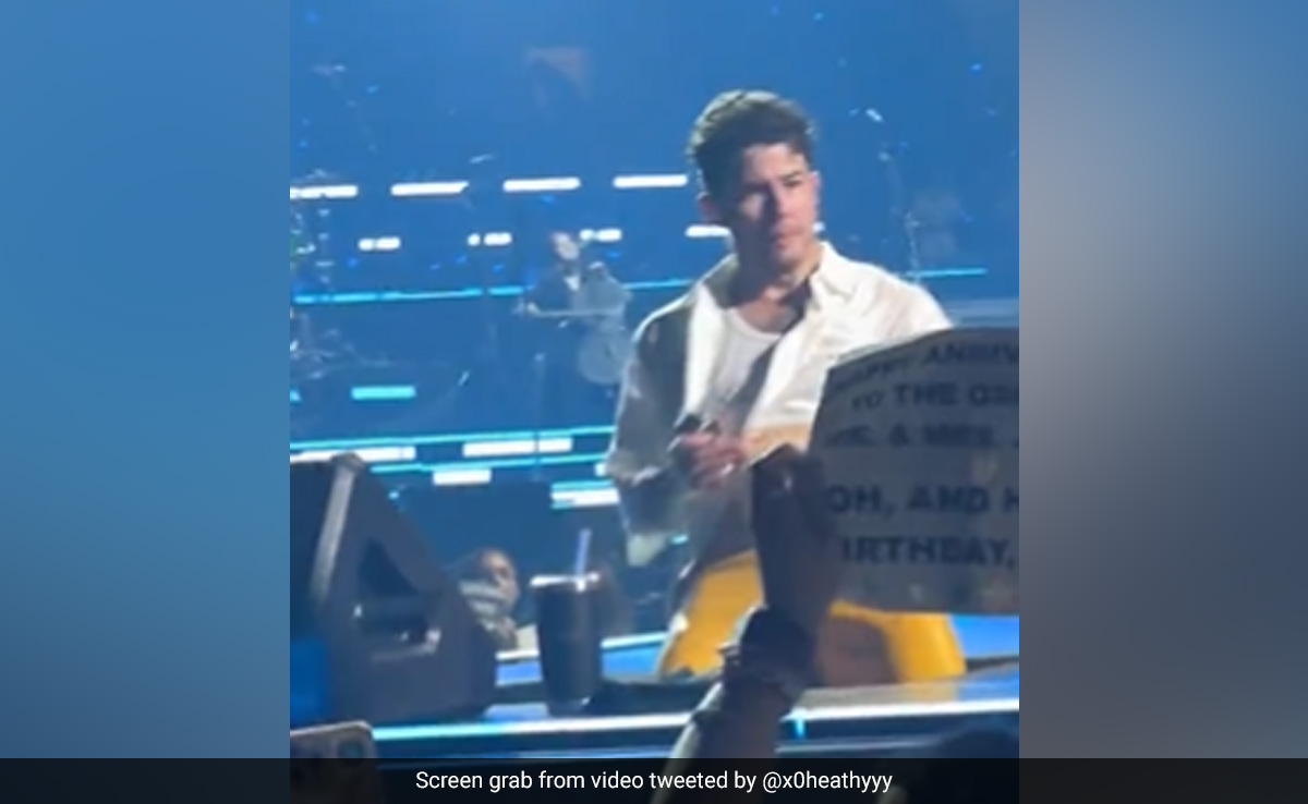 Viral: Nick Jonas Falls Off Stage During His Performance