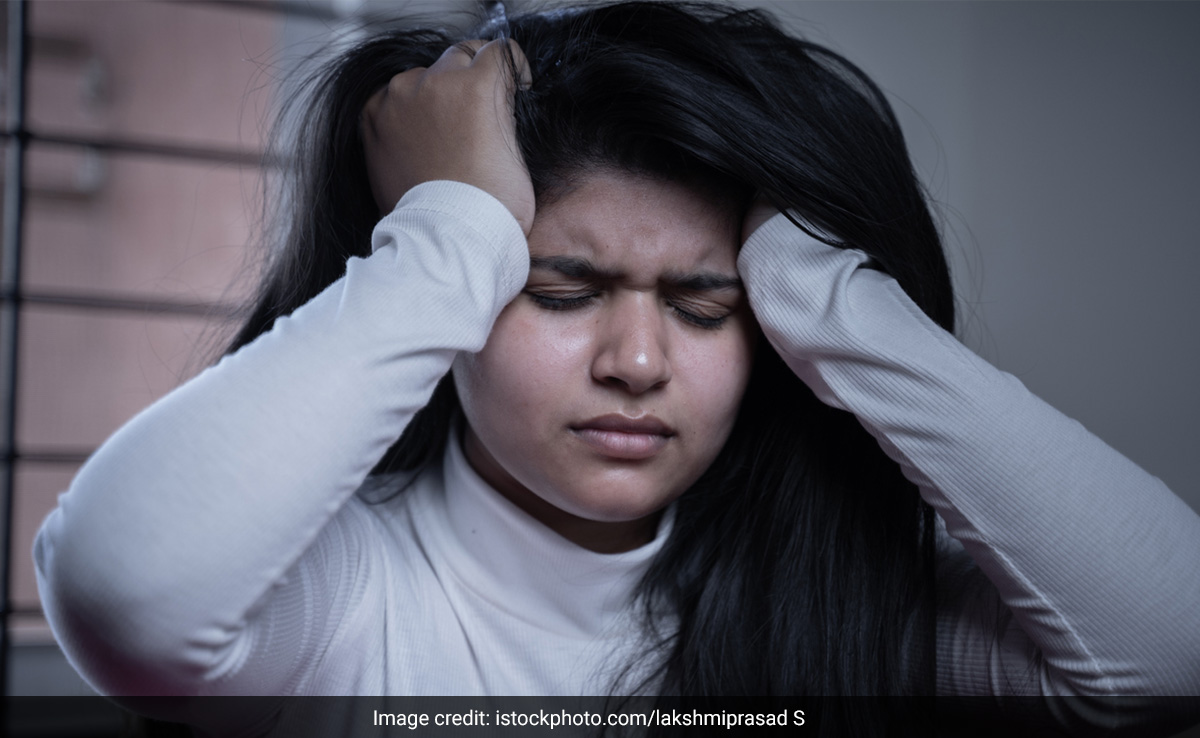 इस विटामिन की कमी से चेहरा पड़ जाता है पीला और सिर में बनी रहती है दर्द