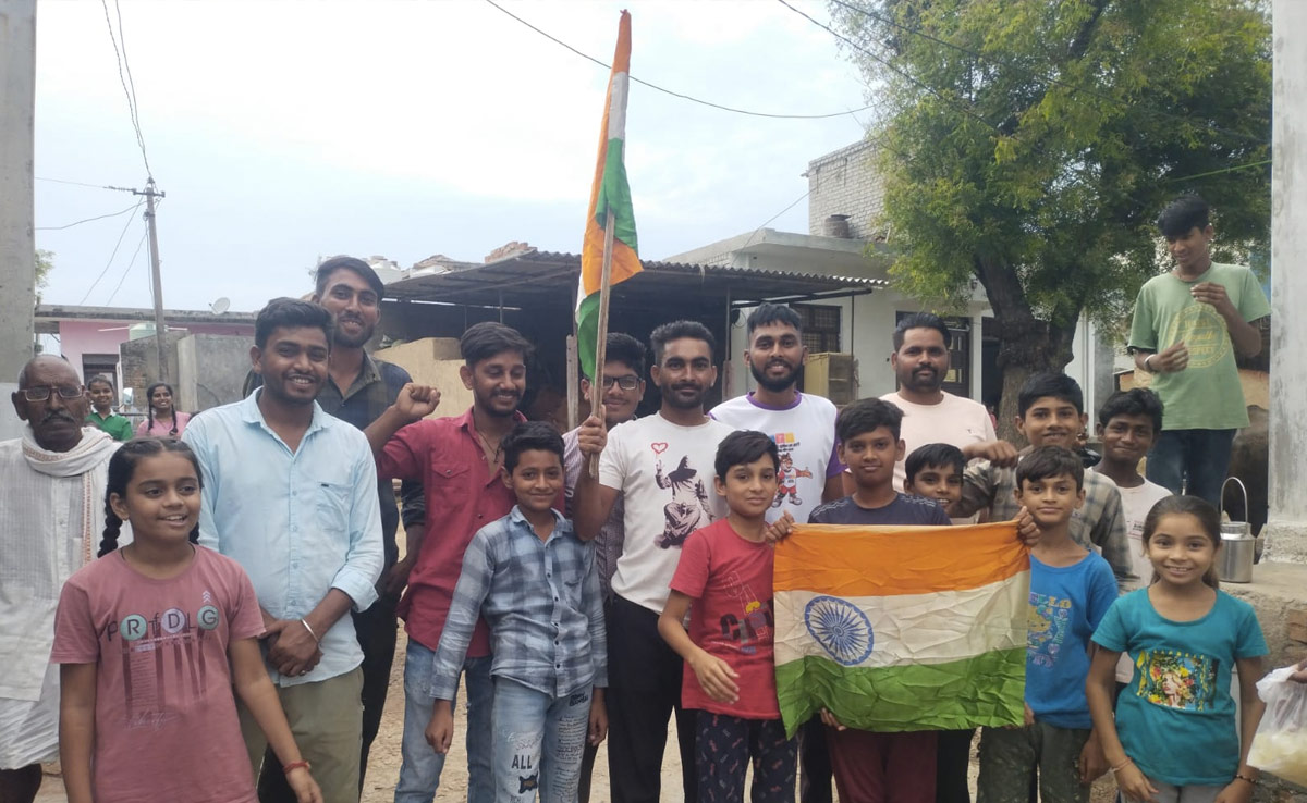 चंद्रयान-3 की सफलता पर जश्न में डूबा राजस्थान, जगह-जगह लोगों ने बांटी खुशियां
