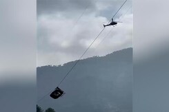 पाकिस्तान : खैबर पख्तूनख्वा केबल कार में फंसे छात्र और शिक्षक, रेस्क्यू ऑपरेशन जारी पाकिस्तान : खैबर पख्तूनख्वा केबल कार में फंसे छात्र और शिक्षक, रेस्क्यू ऑपरेशन जारी