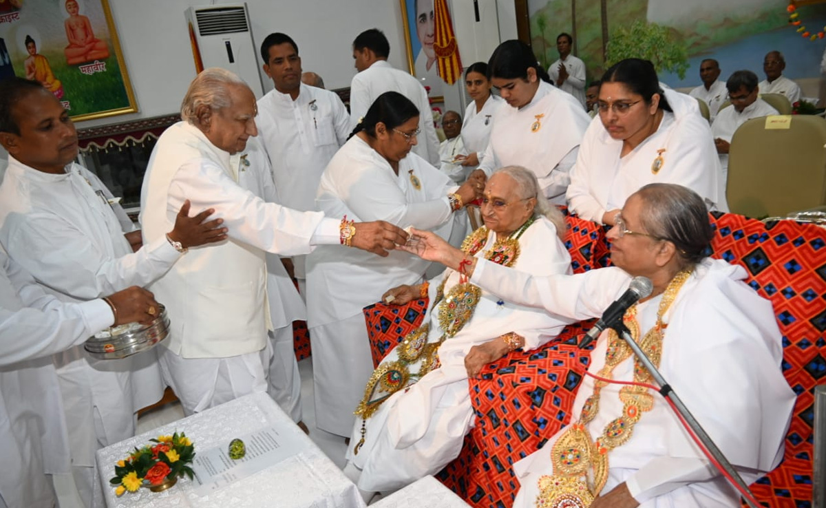 आबू रोडः ब्रह्माकुमारी संस्थान में राखी के मौके पर परमात्म रक्षासूत्र कार्यक्रम आयोजित