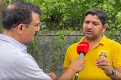 कोच अटेंडेंट ने बताया मुंबई-जयपुर एक्सप्रेस फायरिंग का आंखों देखा हाल कोच अटेंडेंट ने बताया मुंबई-जयपुर एक्सप्रेस फायरिंग का आंखों देखा हाल