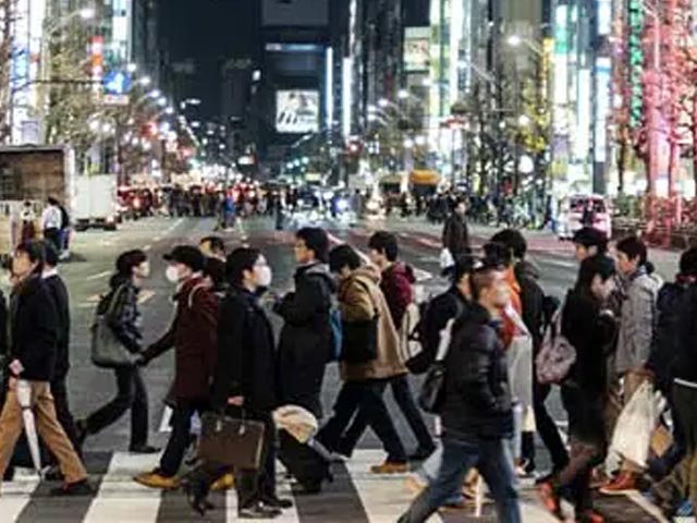 चीन की आबादी में छह दशकों में पहली बार गिरावट दर्ज की गई