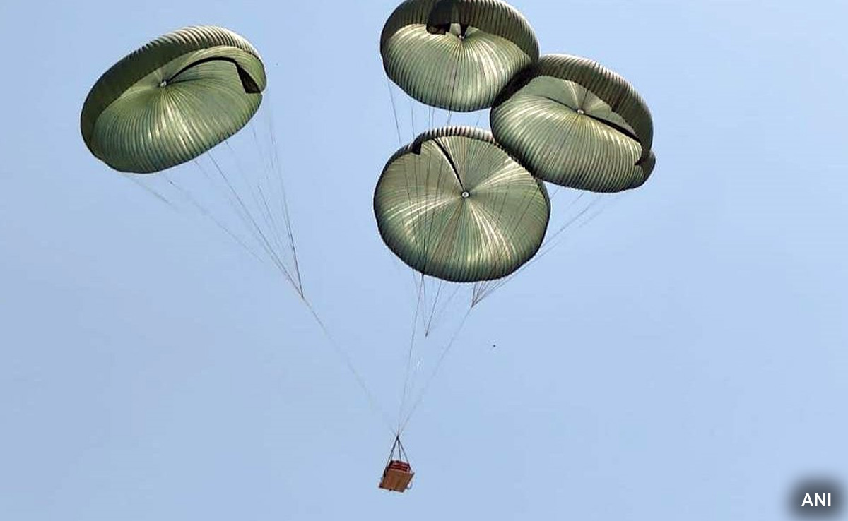 Air Force Conducts Trials Of System To Para-Drop Vehicles, Heavy Loads