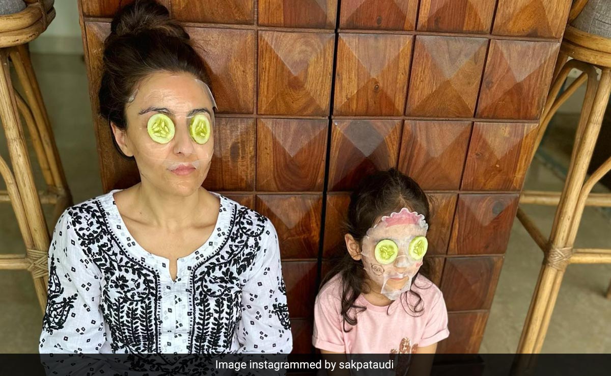 Inaaya Kemmu's "Spa Day" With Soha Ali Khan Was Refreshing As Ever With Sheet Masks And Cucumber Slices