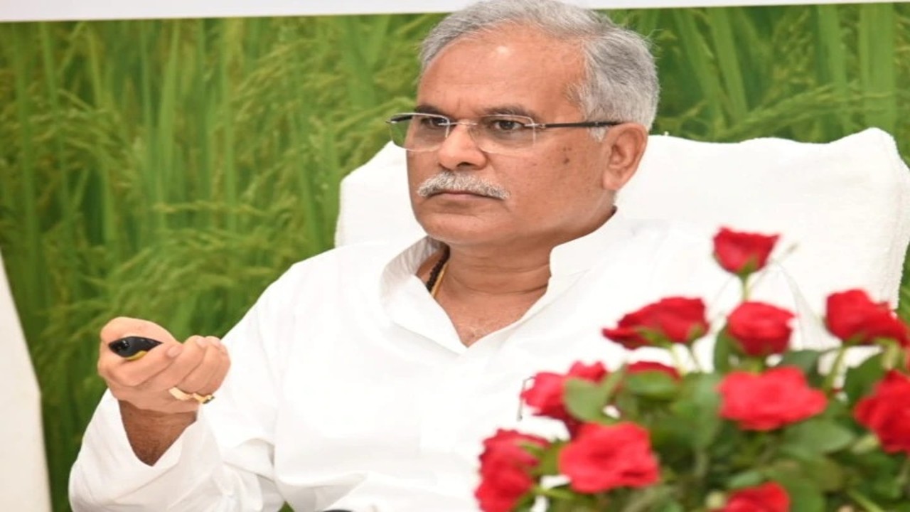 भूपेश बघेल के जन्मदिन पर उनके करीबियों पर पड़ा ED का छापा