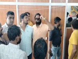 बालाघाट:  विपणन कार्यालय पर मिलर्स का प्रदर्शन, 24 राइस मिलर्स को थमाया गया नोटिस बालाघाट:  विपणन कार्यालय पर मिलर्स का प्रदर्शन, 24 राइस मिलर्स को थमाया गया नोटिस