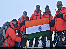 Army Mountaineers' Record Climb Includes Yoga Atop 7,103-Metre Peak Army Mountaineers' Record Climb Includes Yoga Atop 7,103-Metre Peak