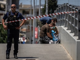 Watch: Massive Brawl Breaks Out Between AEK Athens And Dinamo Zagreb Fans Ahead UEFA Champions League Qualifier In Greece Watch: Massive Brawl Breaks Out Between AEK Athens And Dinamo Zagreb Fans Ahead UEFA Champions League Qualifier In Greece
