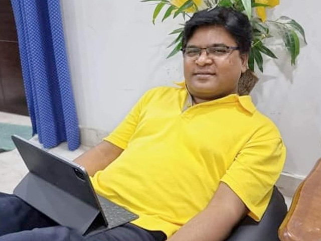 सीसीटीवी में कैद: रेप के आरोपी दिल्ली के अधिकारी ने की थी भागने की कोशिश, लेकिन...!