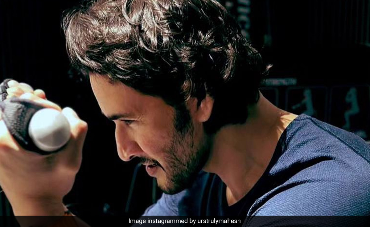 Mahesh Babu Is "Embracing The Burn" On His Arm Day While Building His Biceps On The Preacher Curl Machine