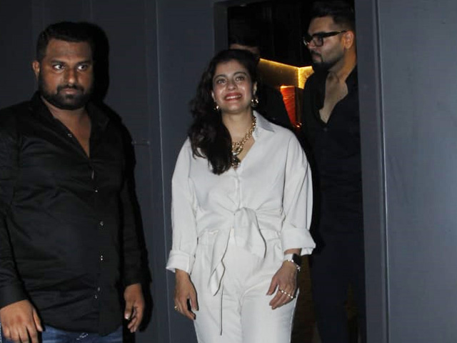 Kajol Greets The Paparazzi On Her Birthday With A "Thank You"