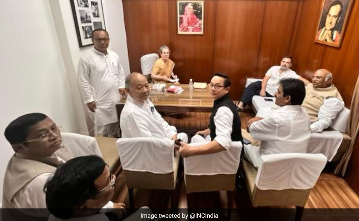 Sonia Gandhi, Rahul Gandhi Meet Congress Leaders From Manipur In Delhi