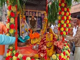 उज्जैन में निकली बाबा महाकाल की सावन मास की अंतिम सवारी, दर्शन के लिए जुटे लाखों श्रद्धालु उज्जैन में निकली बाबा महाकाल की सावन मास की अंतिम सवारी, दर्शन के लिए जुटे लाखों श्रद्धालु