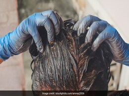 केमिकल वाली डाई के बजाय मेहंदी में मिलाकर लगा लीजिए यह चीज, सफेद बाल काले होकर दिखने लगेंगे घने और खूबसूरत  केमिकल वाली डाई के बजाय मेहंदी में मिलाकर लगा लीजिए यह चीज, सफेद बाल काले होकर दिखने लगेंगे घने और खूबसूरत
