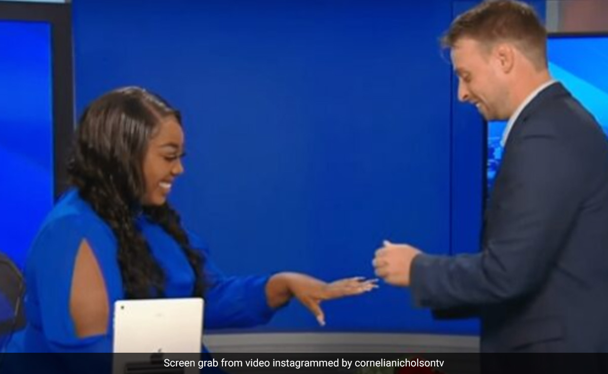 US Reporter Proposes To News Anchor Girlfriend On Live Television, Internet Loves It
