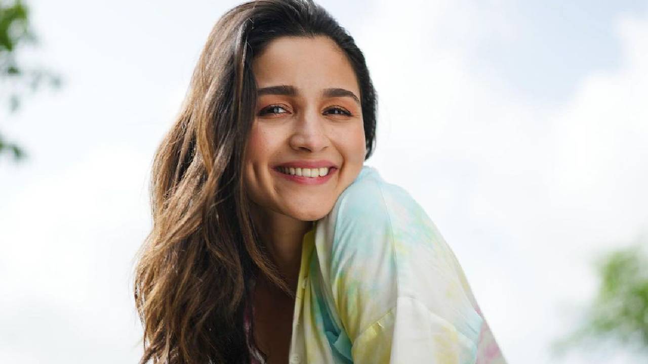 करीना-आलिया के शूट की ग्लैमरस तस्वीरें सोशल मीडिया पर वायरल