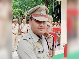"साहेब 1 लाख मांग रहे..." : ड्राइवर के लिए सादे कपड़े में पहुंचे SP, घूसखोर पुलिसवालों को उसी थाने में किया बंद "साहेब 1 लाख मांग रहे..." : ड्राइवर के लिए सादे कपड़े में पहुंचे SP, घूसखोर पुलिसवालों को उसी थाने में किया बंद