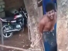 श्योपुर : शादीशुदा प्रेमिका से मिलने पहुंचे युवक को जमकर पीटा, वीडियो वायरल श्योपुर : शादीशुदा प्रेमिका से मिलने पहुंचे युवक को जमकर पीटा, वीडियो वायरल