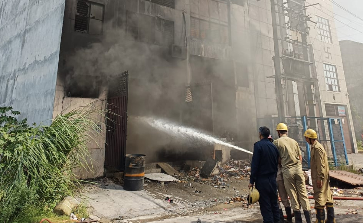 5 Firemen Injured After Massive Blaze At Delhi Plastic Factory