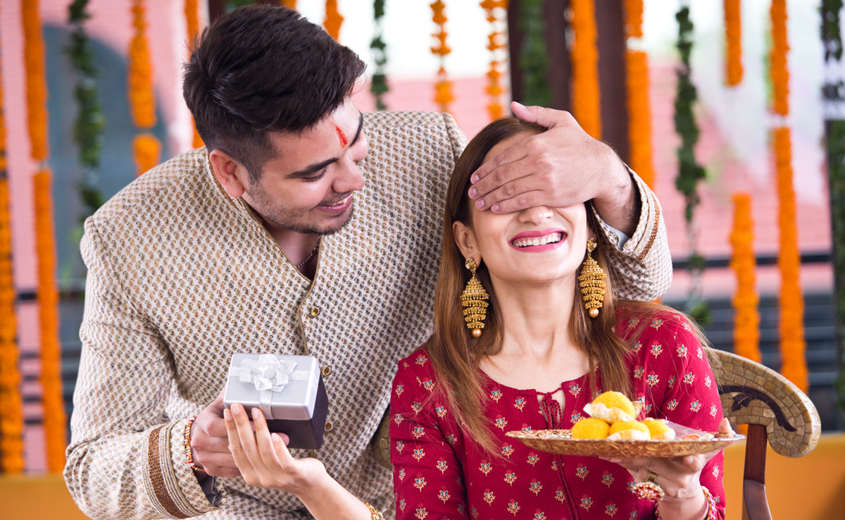 Raksha Bandhan 2023: ज्योतिष शास्त्र के अनुसार बहन की मुसीबत में हर वक्त साथ खड़े रहते हैं इन 5 राशियों के भाई