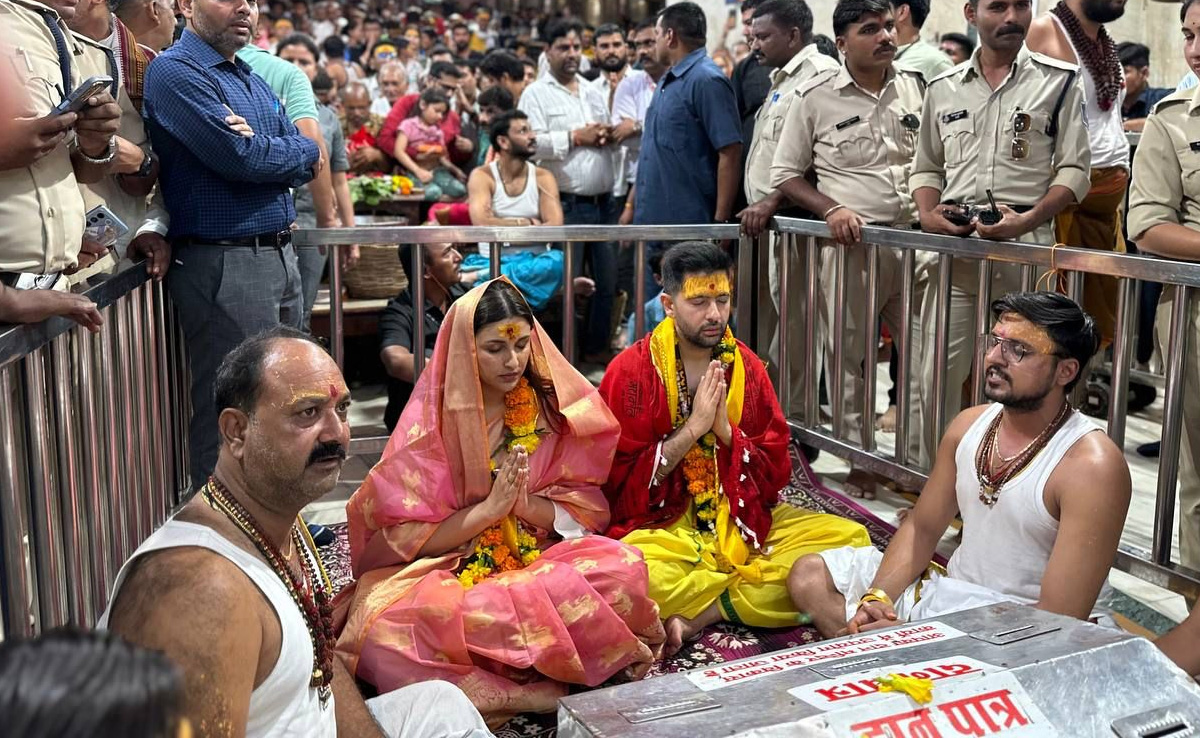 उज्जैन : महाकाल के दरबार में पहुंचे राघव चड्ढा और परिणीति चोपड़ा, दर्शन कर लिया आशीर्वाद