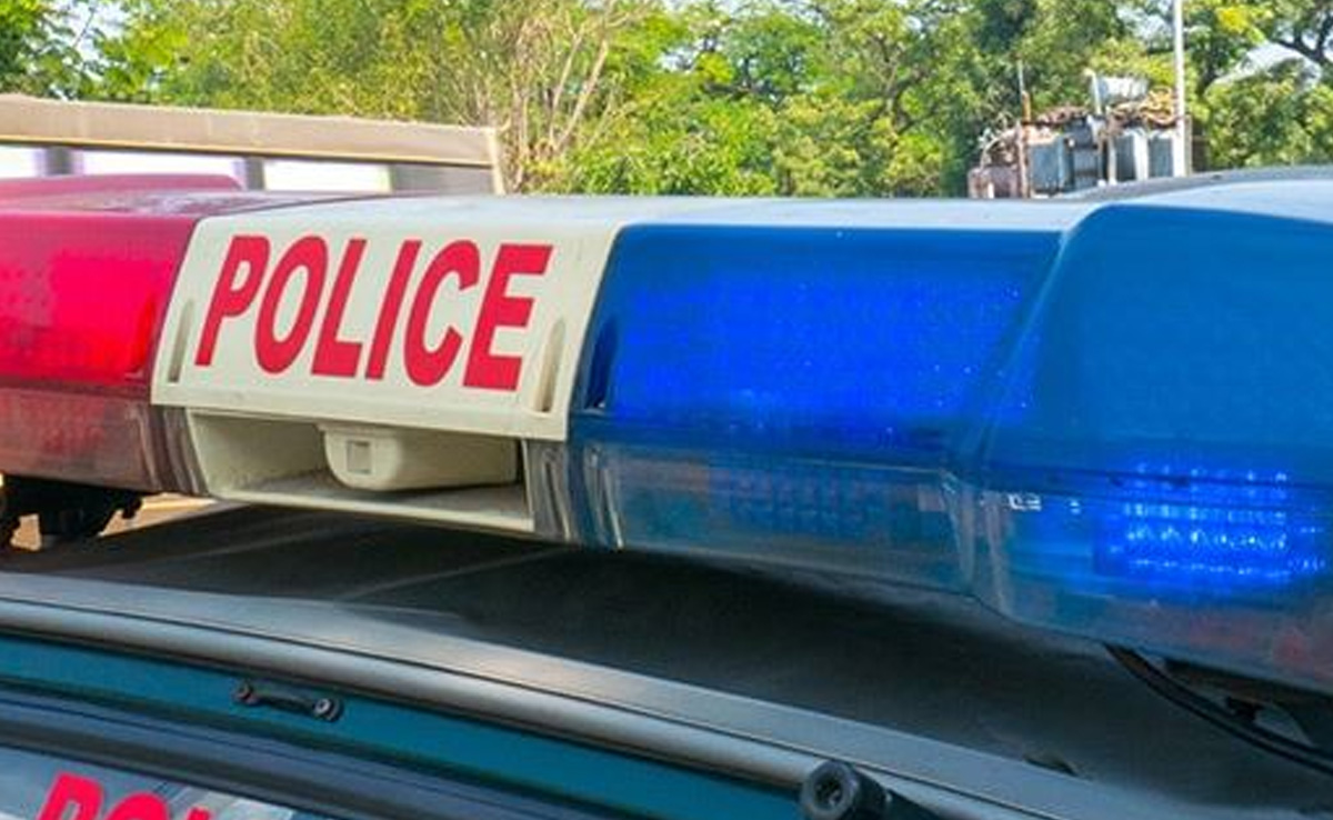 भाई-भाभी की सुसाइड मामले की जांच से नाराज शख्स ने काटी उंगली, VIDEO वायरल