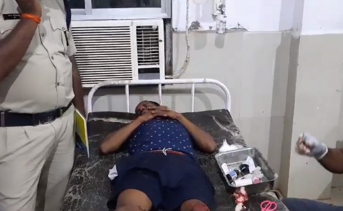 सीधी : तेज रफ्तार बस ने दो बाइकों को मारी टक्कर, एक शख्स की मौत