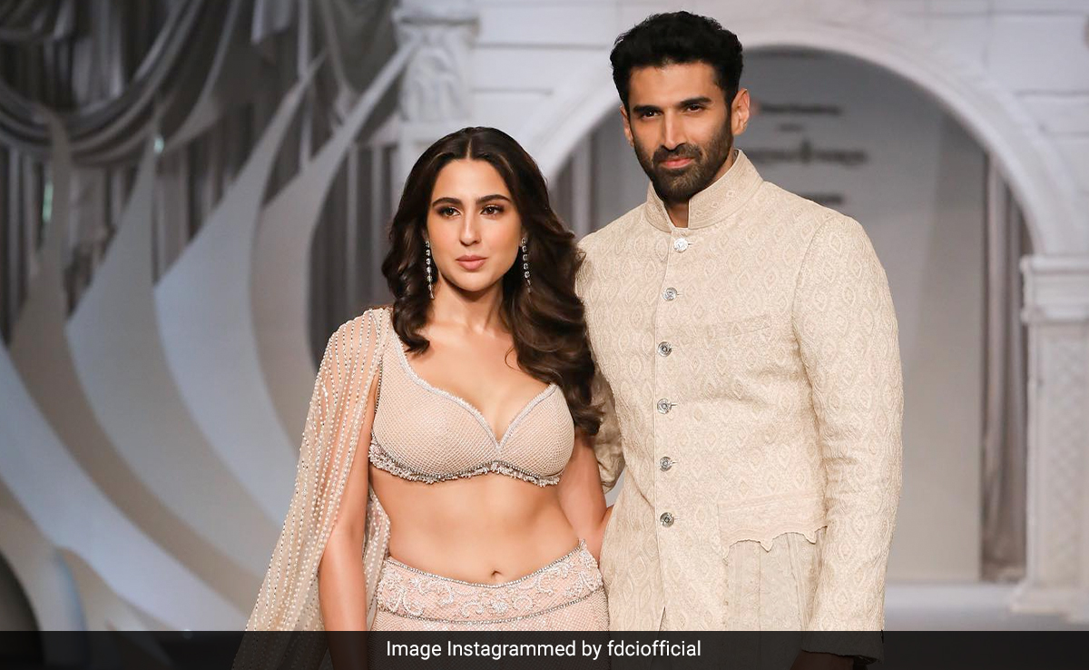 Sara Ali Khan And Aditya Roy Kapur Exuded Ethereal Ethnic Charm On The Shantnu & Nikhil Runway