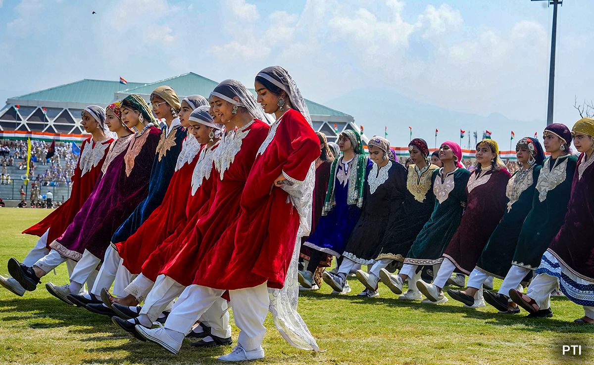 "टेरर पर भारी तिरंगा", जम्मू-कश्मीर के स्वतंत्रता दिवस समारोह में दिखी भारी भीड़