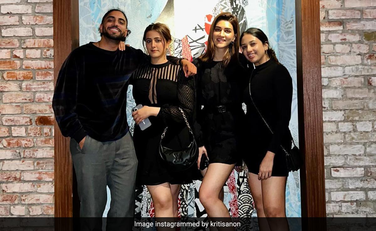 Ice Cream, Arcade Games And Moon Gazing: Kriti Sanon's Birthday Week With Sister Nupur Summed Up