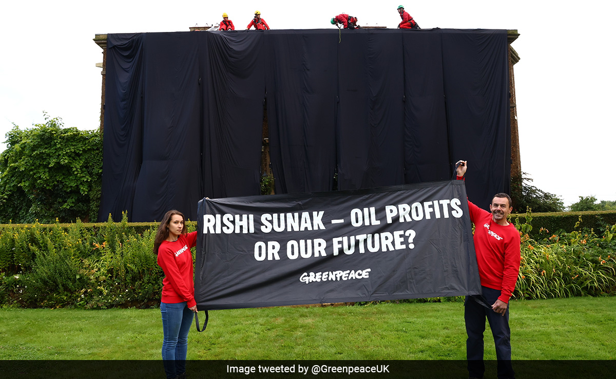 Video: Rishi Sunak's Home Cloaked In Black By Environmental Activists