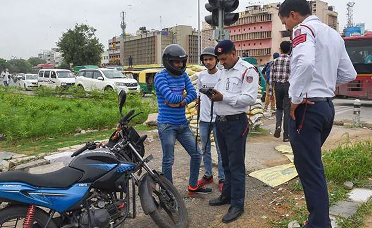 फरीदाबाद पुलिस ने चलाया विशेष अभियान, 3323 वाहन चालकों के काटे गए चालान