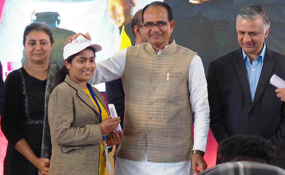 Top Event In MP-CG : CM शिवराज देंगे रोजगार की सौगात, चुनाव को लेकर रायपुर में बैठक- भूपेश बघेल होंगे शामिल