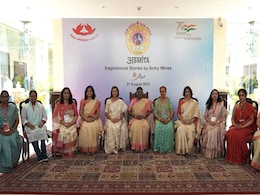 राष्ट्रपति मुर्मू ने आर्मी वाइफ वेलफेयर एसोसिएशन से जुड़ी महिलाओं को किया सम्मानित  राष्ट्रपति मुर्मू ने आर्मी वाइफ वेलफेयर एसोसिएशन से जुड़ी महिलाओं को किया सम्मानित