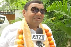 AAP MP's Unique Protest Against Price Rise: A Garland Made Of Tomatoes AAP MP's Unique Protest Against Price Rise: A Garland Made Of Tomatoes