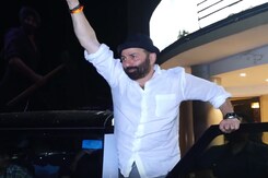 Sunny Deol Surprises Fans By Visiting Chitra Cinema In Mumbai During <i>Gadar 2</i> Screening Sunny Deol Surprises Fans By Visiting Chitra Cinema In Mumbai During <i>Gadar 2</i> Screening