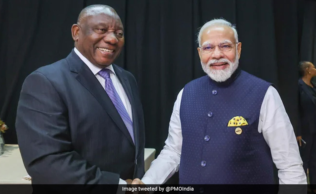 Video: PM Notices Indian Flag On The Floor, He Does This