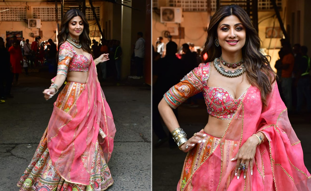 Right In Time To Kickstart The Festive Season Is Shilpa Shetty In A Pink Mirrorwork <i>Lehenga</i>