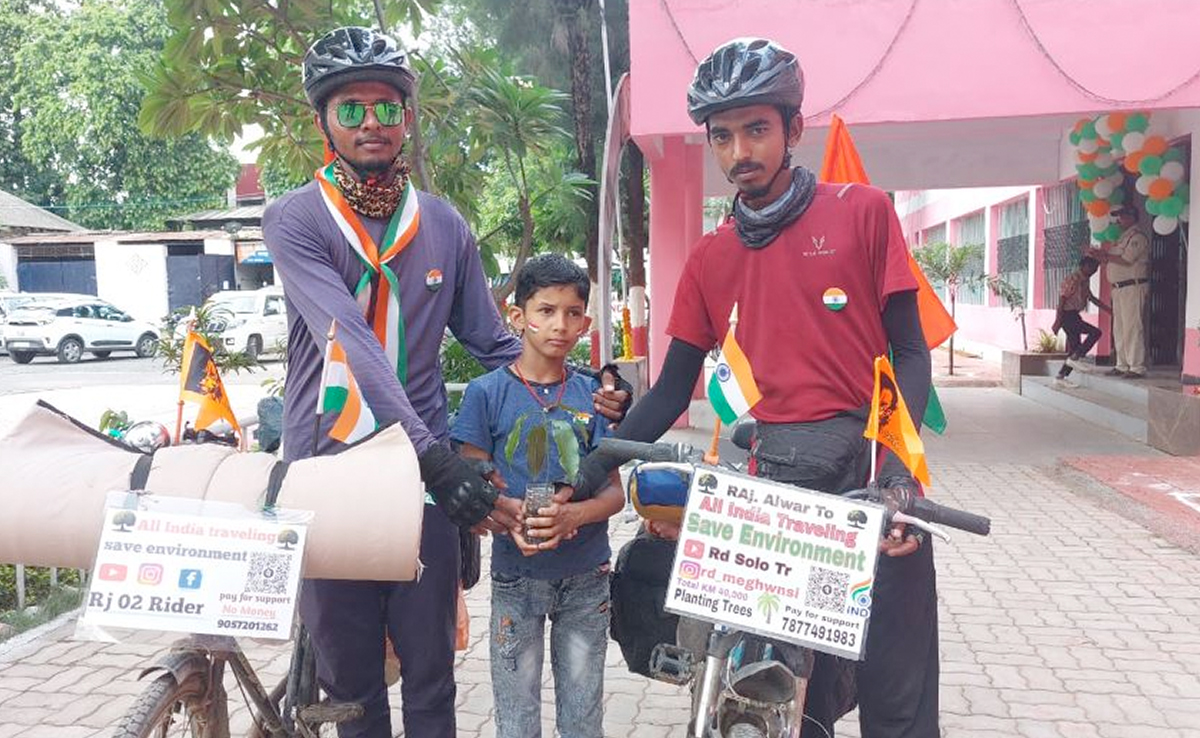 जबलपुर : 40 हजार वृक्ष लगाने का संकल्प लेकर साइकिल से निकले दो युवक