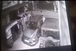 रीवा में बोलेरो चोरी, टोल प्लाजा का बैरियर तोड़ कर भागे चोर रीवा में बोलेरो चोरी, टोल प्लाजा का बैरियर तोड़ कर भागे चोर