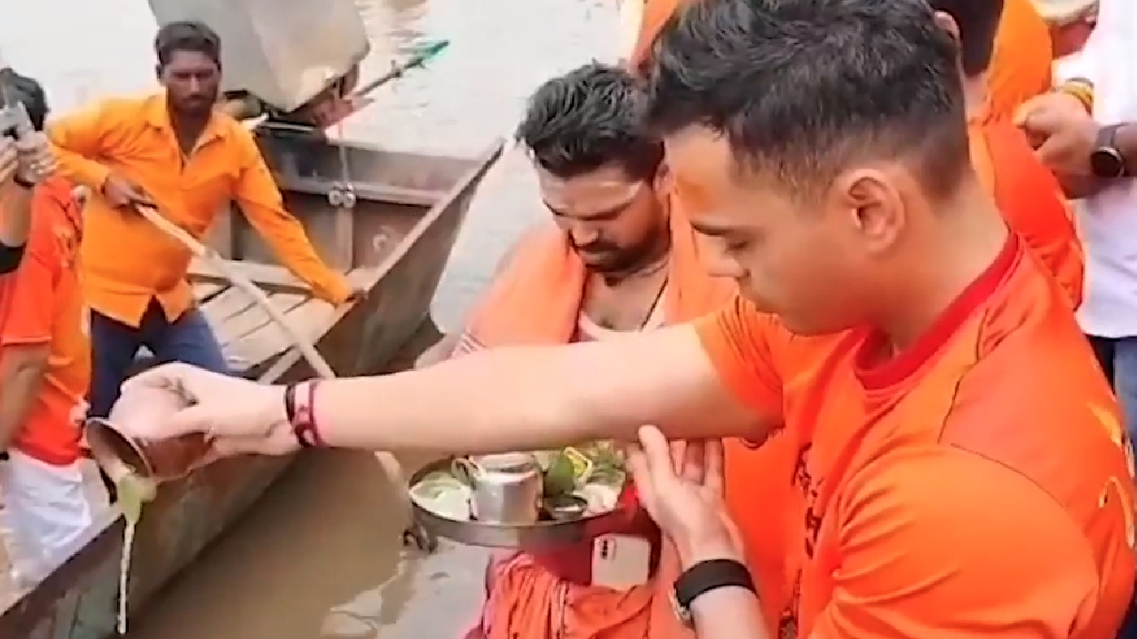 MP के CM Shivraj के बेटे कार्तिकेय ने निकाली कांवड़ यात्रा